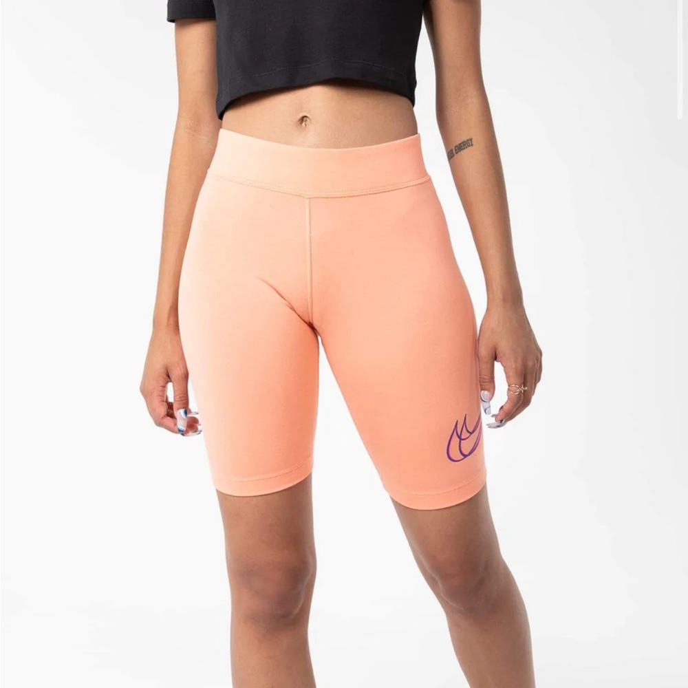 Nike Sportswear Essential Dance
Bike Short - Picture 3 of 3